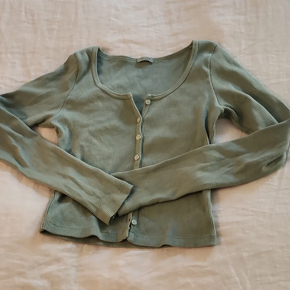 Bundle- 4 Sweet Outfit Pieces - Picture 15 of 16